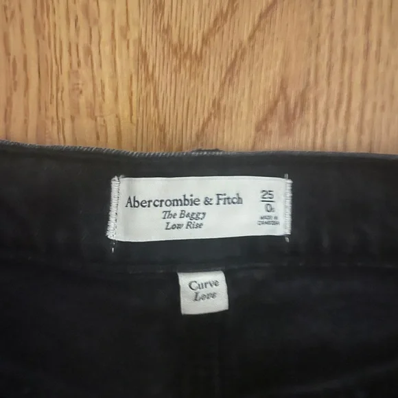 Abercrombie and Fitch Low Rise Curvy Jeans - Picture 2 of 2